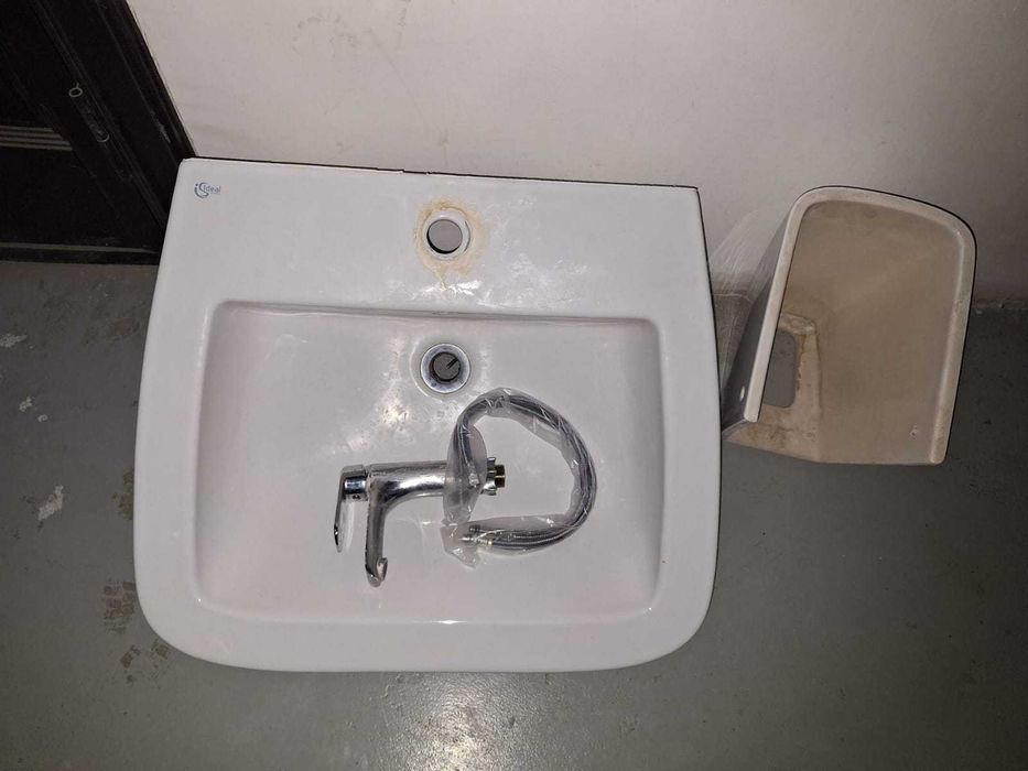 Раковина для ванной команы