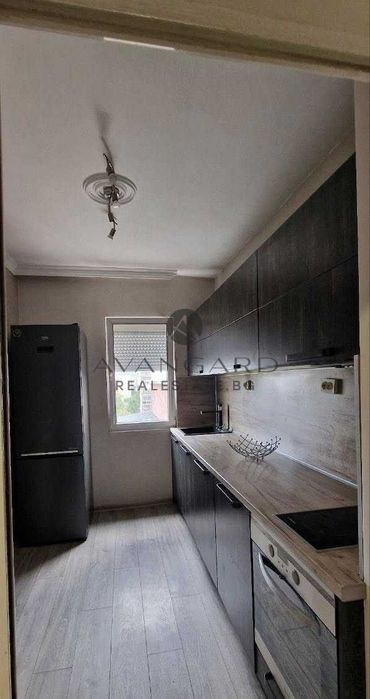 Продава се Тристаен апартамент в Пловдив, Кючук Париж - 68 кв.м за 2040 €/кв.м - Снимка #2