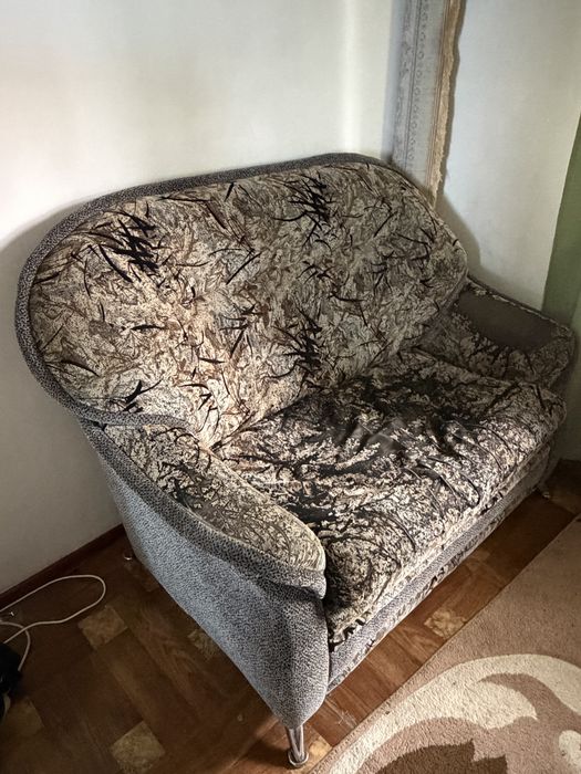 продается диван с мини диваном и креслой
