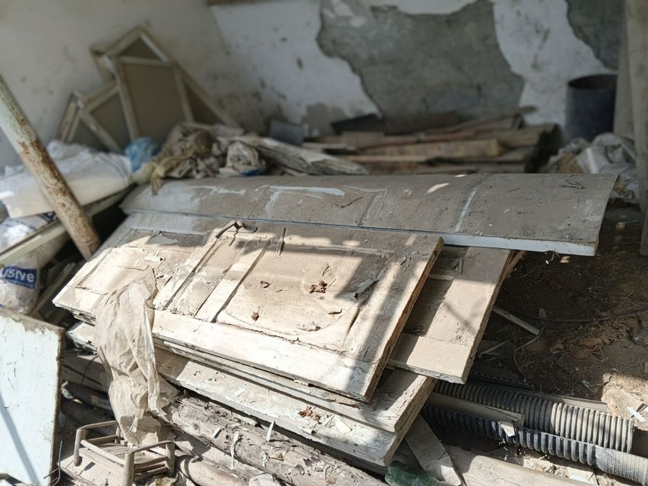 Черный потолок учун тахталар