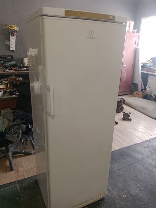 Продам морозильную камеру индезит