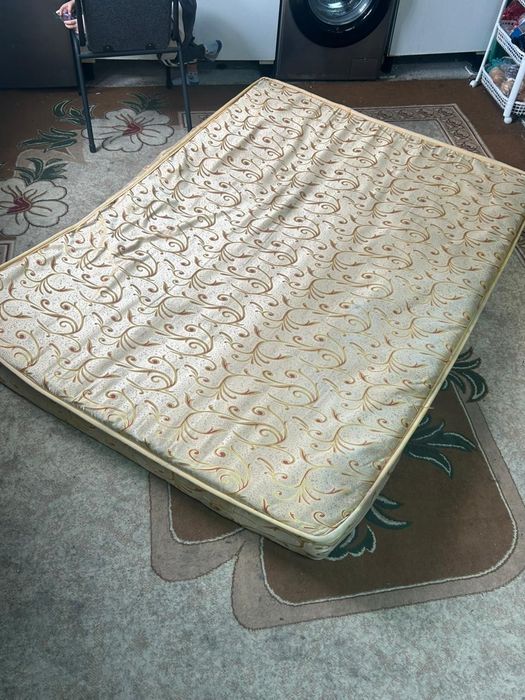 Продам матрас б/у в хорошем состоянии