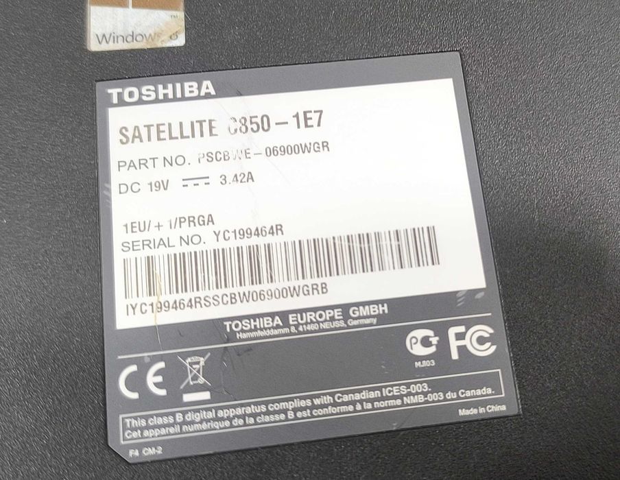Laptop Core i3 - Toshiba Satellite C850 - functional, instalat