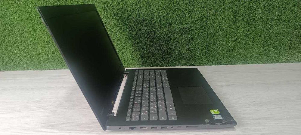 Ноутбук Lenovo Ideapad/i3-6006U/4ГБ/120ГБ/NVIDIA GeForce MX150/15.6''