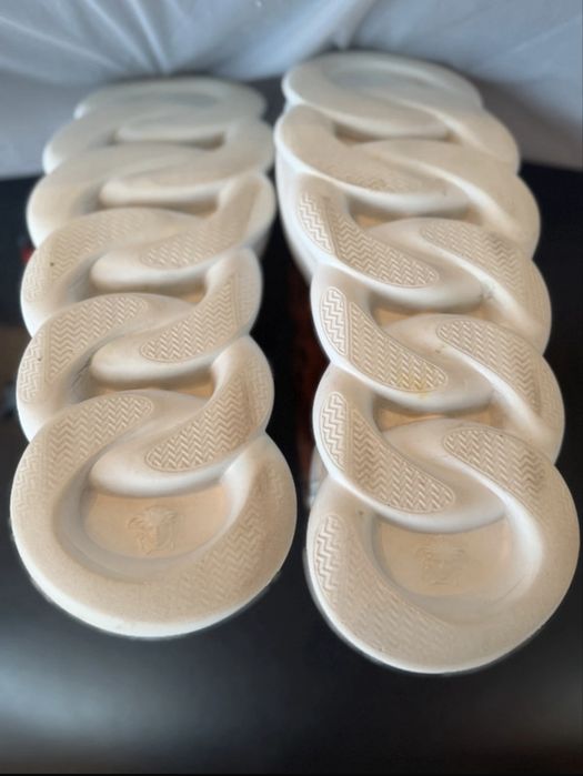 Versace chain reaction