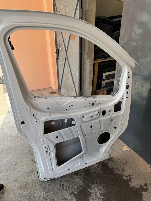 Предна лява врата за Рено Трафик/Renault Trafic