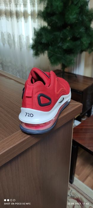 Кроссовки унисекс размер 39'40 . Привезли с Турции но ошиблись размеро