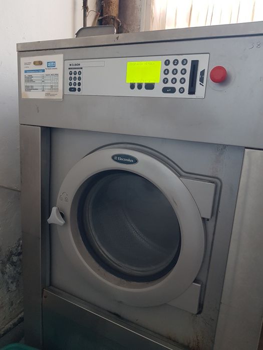 Mașină de spălat profesională, 18kg respectiv 13kg