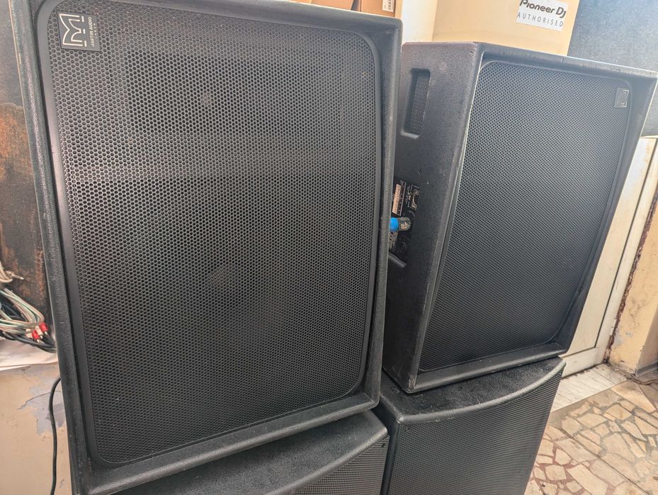 2x Martin Audio LE400B 15"/1"
