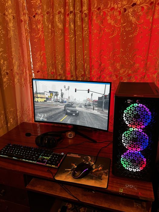 Kompyuter srochno sotiladi pochti yangidey kop ishlatiomagan kelishamz