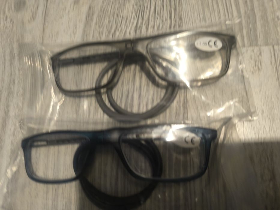Vînd ochelari cu magneți de citit +1