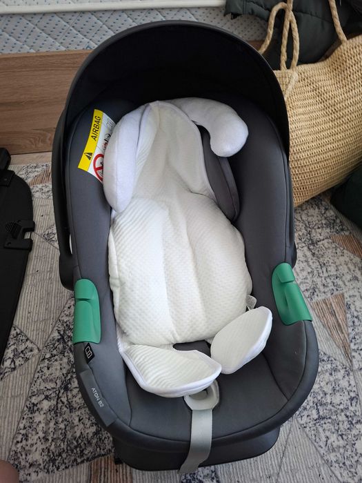 Столче за кола Cybex Aton B2 с основа Isofix в много добре състояние