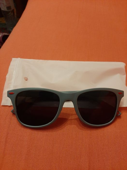 Vând  doua perechi de ochelari soare
