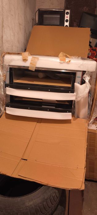 Фурна за пици чисто нова cookmax -Германия , две камери за печене за 8 пици с обиколка 250мм.