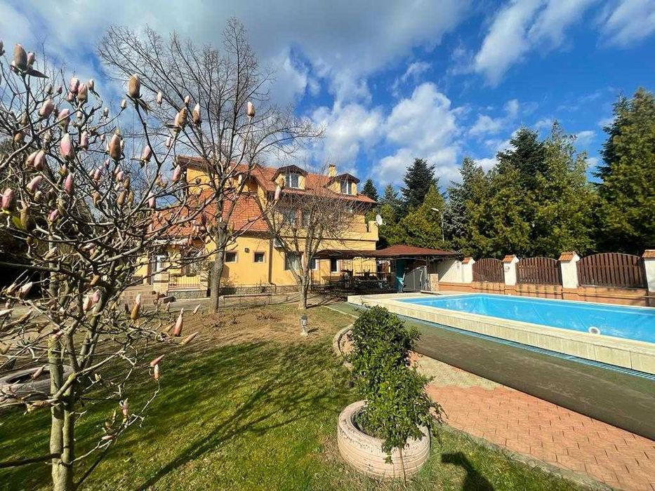 Pool & Sauna/Luxury Interior/Vast Fruit Garden