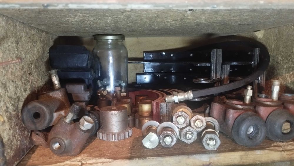 Резервни части за УАЗ ГАЗ ВАЗ Жук Варшава Шкода