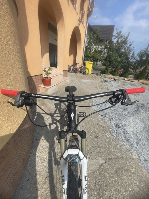 Bicicleta MTB Specialized-aproape noua , pret negociabil .