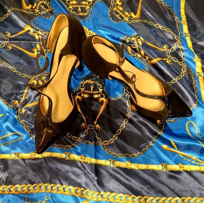 Запазени! Летни дамски обувки. Запазени кожени на ток.