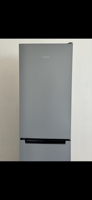 Продается холодильник indesit