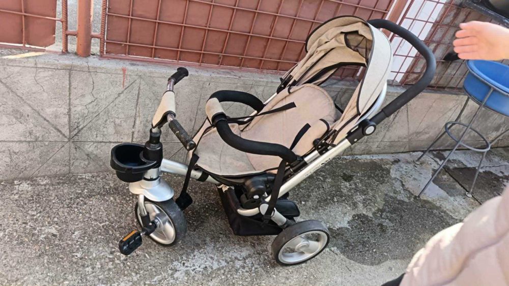 Carut cu pedale pentru copii