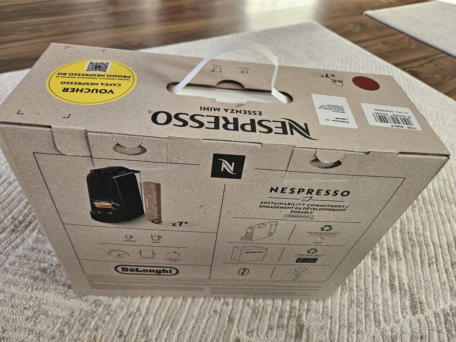 Espressor capsule Delonghi Nespresso + 47 capsule de cafea Nesprsso