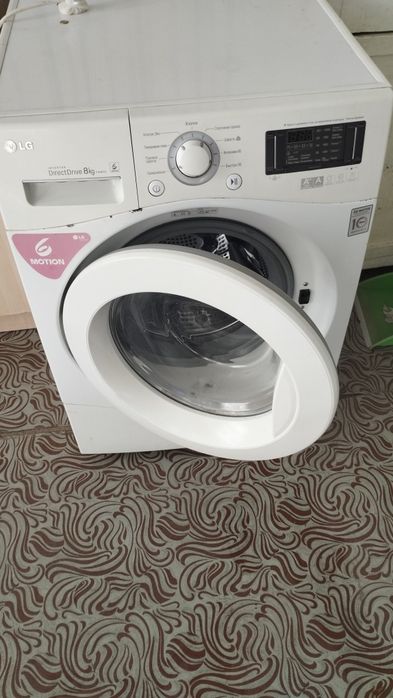 Продаем стиральную машинку 8кг LG