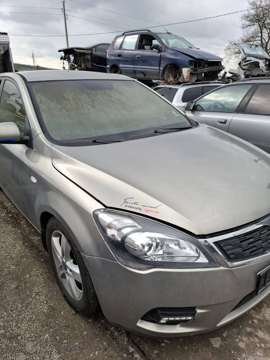 KIA Ceed 1.6 CRDI 16 V 90 k.c  6 скорости 2011 година