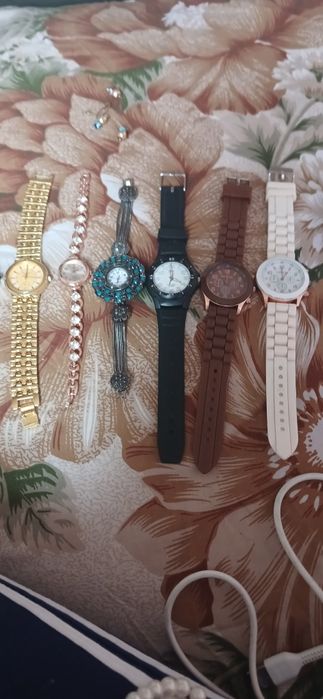 Продам женские часы