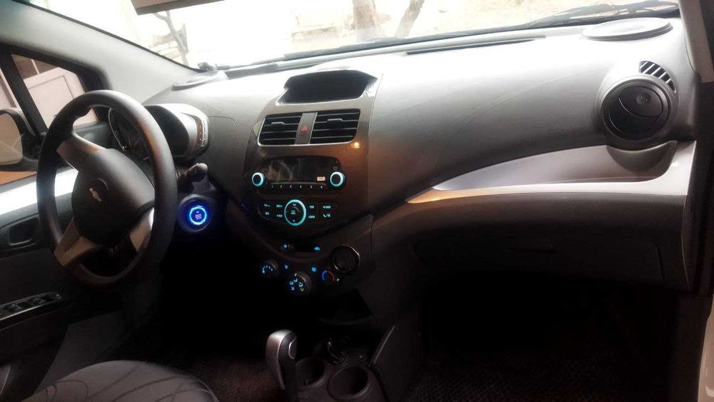 Продаётся SPARK  4 позиции в отличном  состояние