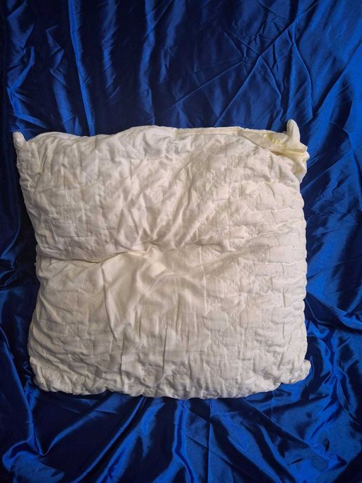 Продается подушка на синтепоне