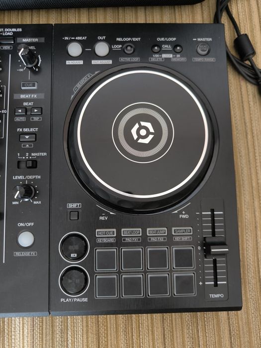 Pioneer DDJ-400 – Пълен премиум комплект (Твърд кейс + кабели) – КАТО НОВ!