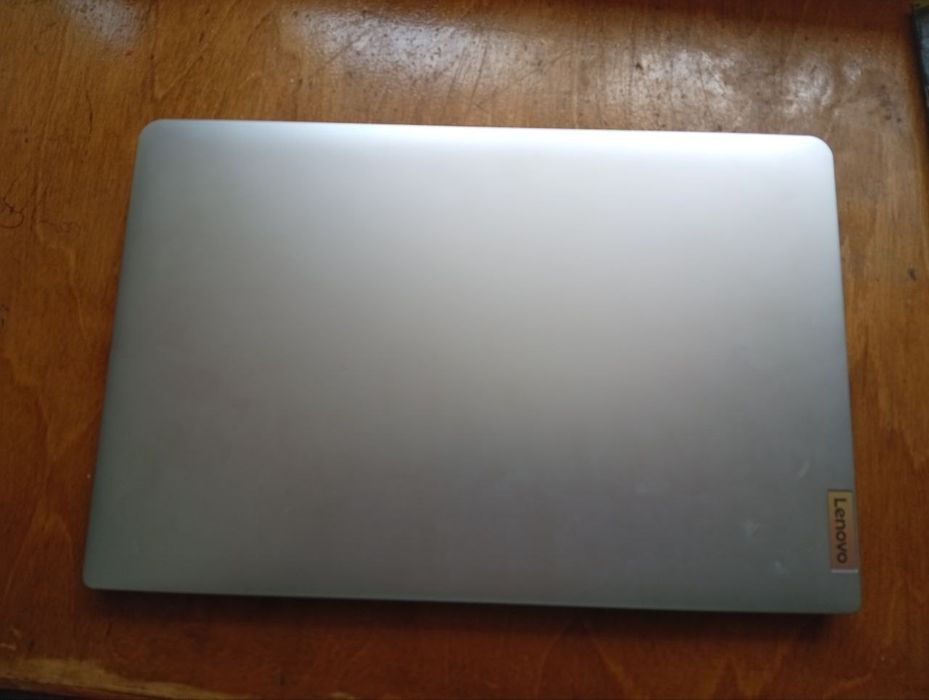 Lenova notebook yangi