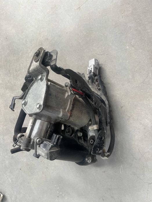 Компресор въздушно окачване Toyota Land Cruiser 150