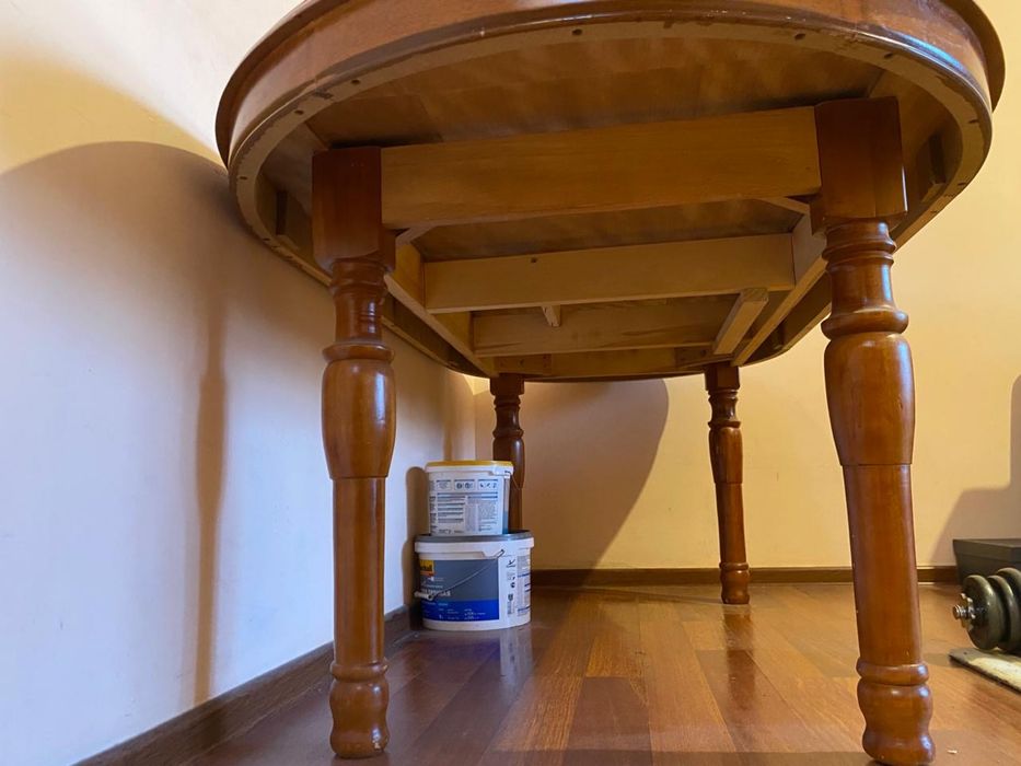 Гостинный стол деревянный