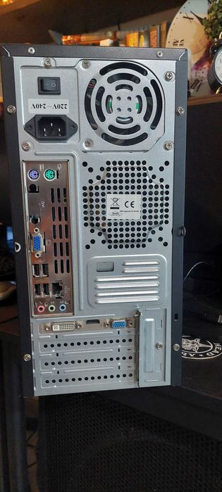 Настолен компютър 8GB RAM + монитор Samsung + клавиатура и мишка - Windows 10 Pro