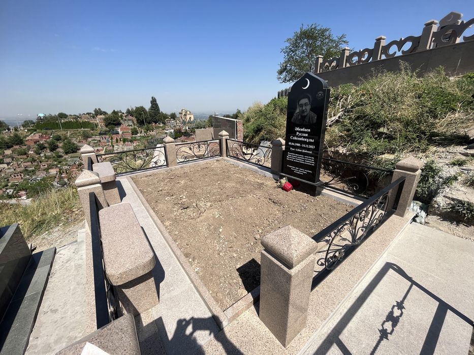 Ескерткіш тас Памятники