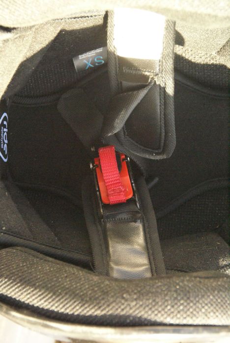 продавам малко употребявана каска за мотор размер SX