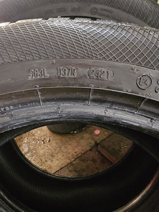 Vand 4 cauciucuri continental iarna