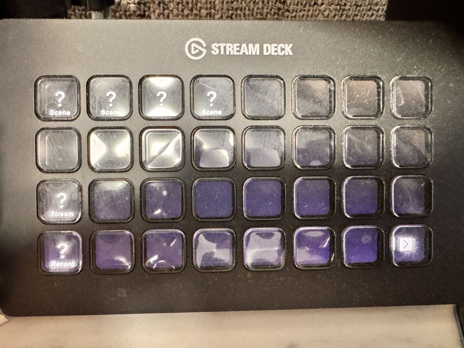 Продавам Stream Deck XL | Възможен коментар по цената!