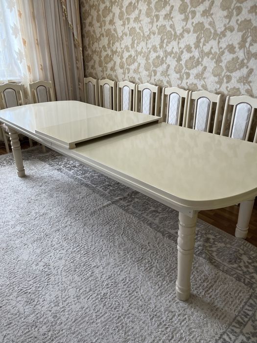 Продам стол для гостиной