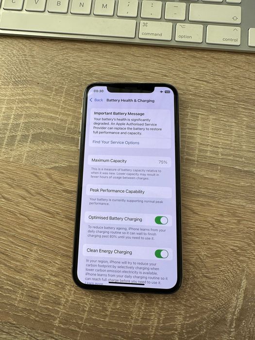 Продавам iPhone Xs 64GB - кутия , кабел , слушалки