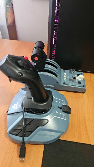 Pachet Joystick Thrustmaster TCA
