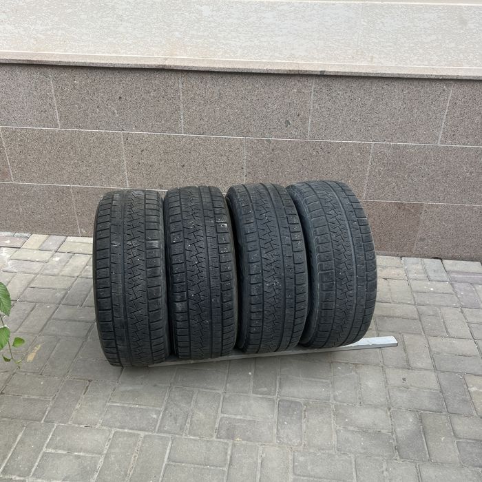 Комплект зимней резины 215/55/17 Pirelli