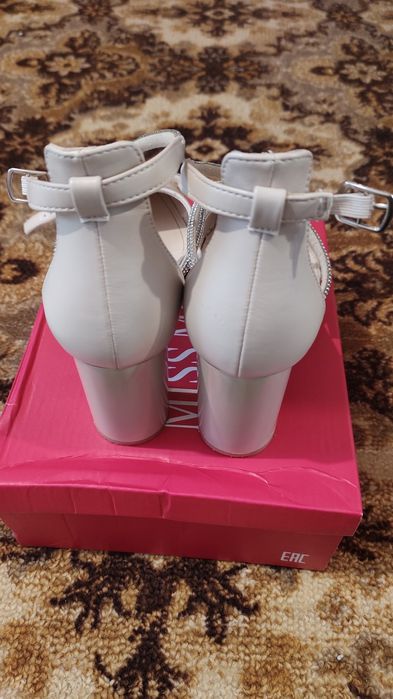 босоножки 37р5000тг.