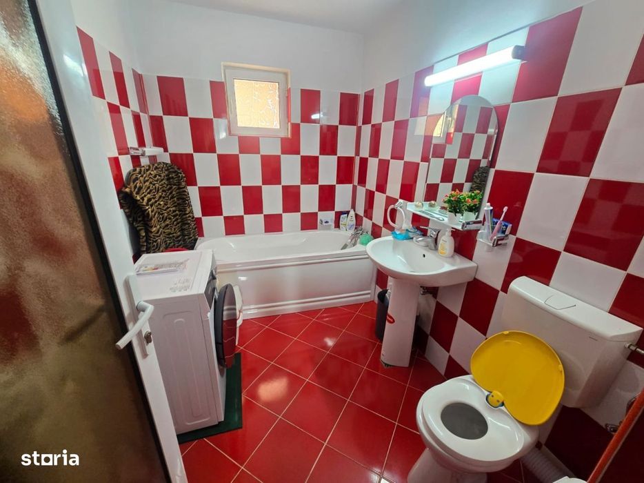 Parter de vila de vanzare – Prelungirea Craiovei, zona Targului Sapt