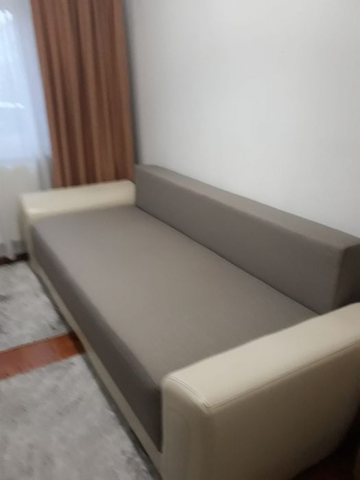 Canapea extensibila cu 3 perne