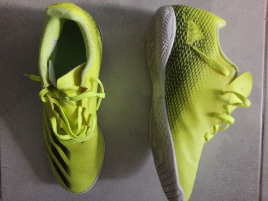 Adidasi pentru fotbal in sala Adidas