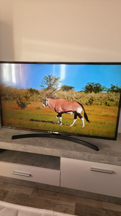 Vând SMART LG bine întreținut mai
