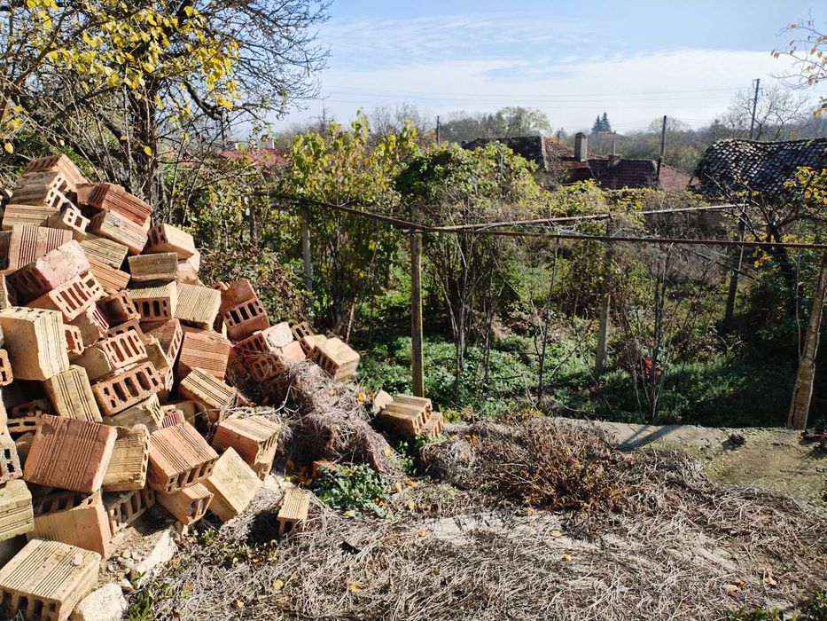 Имот с къща в С. Ягнило, Варна 30 000 Евро