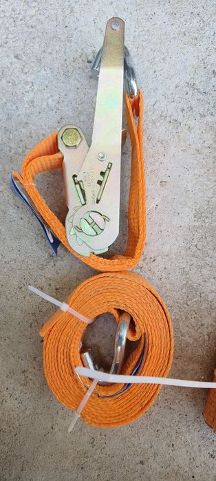 Стяжной ремень для грузов с трещоткой 2.5 тонн